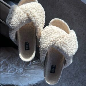 ROAM “Foldy” Cush Nude Faux Shearling Fuzzy Slides